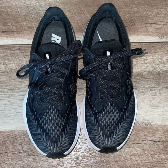 Nike Women’s Air Zoom Winflo 6 Lace Up Low Top Running Shoes Black White Size 7. main image 5